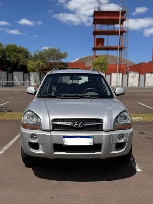 HYUNDAI TUCSON 2.0 MPFI GLS 16V 143CV 2WD FLEX 4P AUTOMÁTICO HYUNDAI TUCSON 2.0 MPFI GLS 16V 143CV 2WD FLEX 4P AUTOMÁTICO